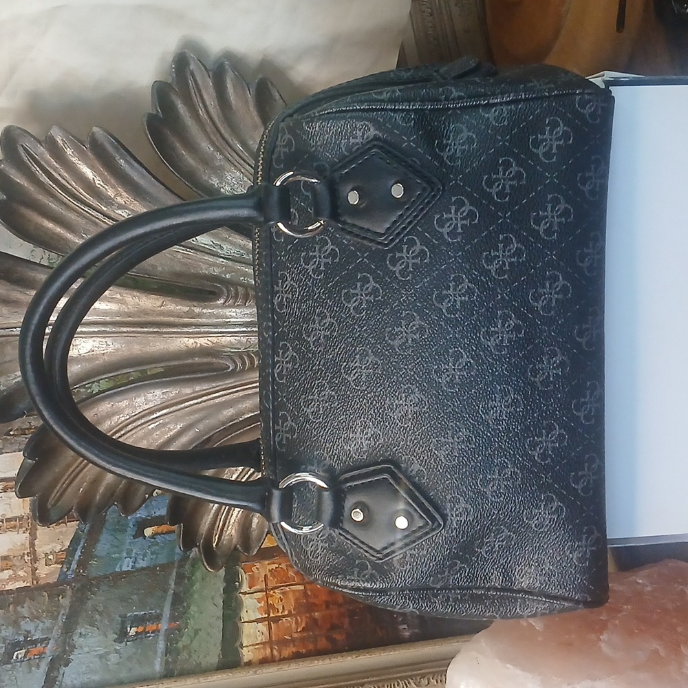 New Wo Tags GUESS Black and Red Women's Handbag - Picture 7 of 15